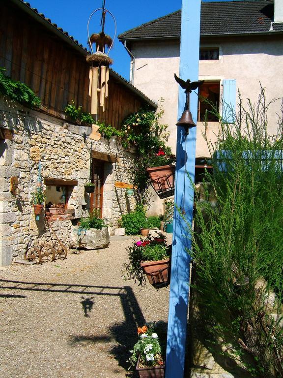 Paysannerie Des Versanes - Chambres Et Gite Tour-de-Faure Exterior photo